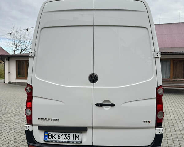 Белый Фольксваген Крафтер, объемом двигателя 1.97 л и пробегом 350 тыс. км за 13650 $, фото 2 на Automoto.ua