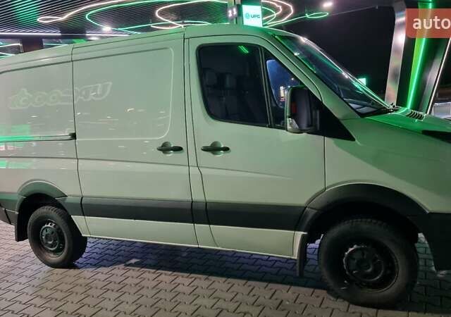 Белый Фольксваген Крафтер, объемом двигателя 1.97 л и пробегом 468 тыс. км за 14200 $, фото 9 на Automoto.ua