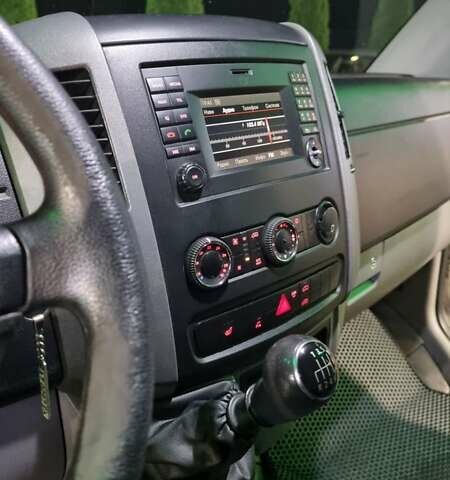 Белый Фольксваген Крафтер, объемом двигателя 1.97 л и пробегом 468 тыс. км за 14200 $, фото 14 на Automoto.ua