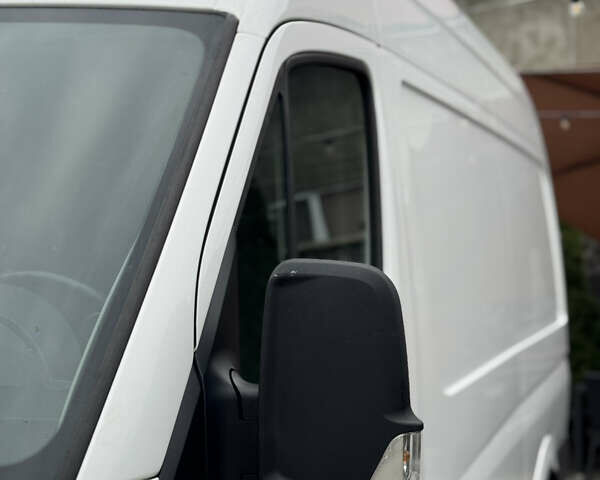 Белый Фольксваген Крафтер, объемом двигателя 1.97 л и пробегом 350 тыс. км за 13650 $, фото 33 на Automoto.ua