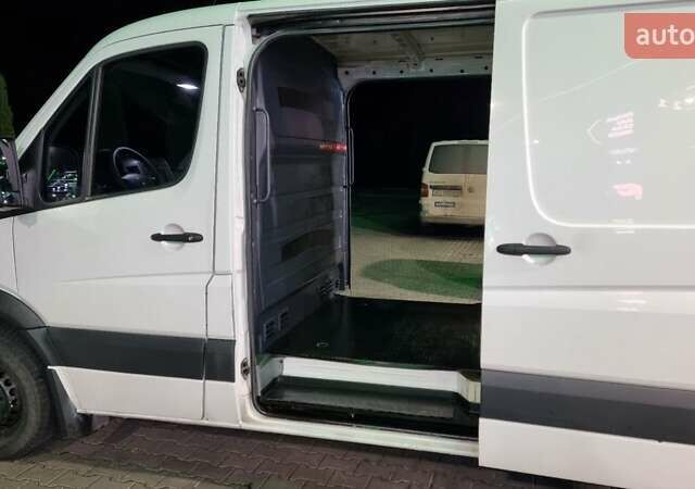 Белый Фольксваген Крафтер, объемом двигателя 1.97 л и пробегом 468 тыс. км за 14200 $, фото 12 на Automoto.ua