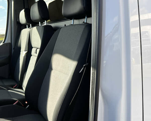 Белый Фольксваген Крафтер, объемом двигателя 0 л и пробегом 233 тыс. км за 15700 $, фото 23 на Automoto.ua