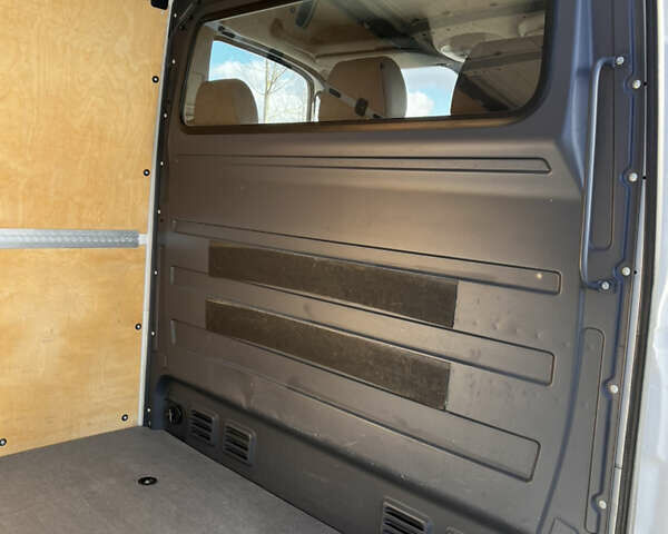 Белый Фольксваген Крафтер, объемом двигателя 0 л и пробегом 233 тыс. км за 15700 $, фото 15 на Automoto.ua