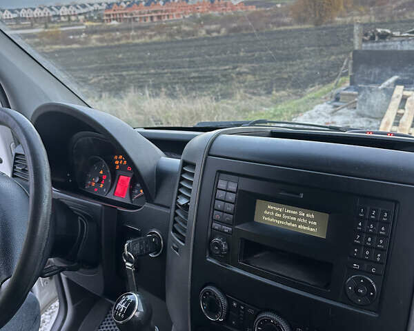 Белый Фольксваген Крафтер, объемом двигателя 1.97 л и пробегом 290 тыс. км за 13500 $, фото 6 на Automoto.ua