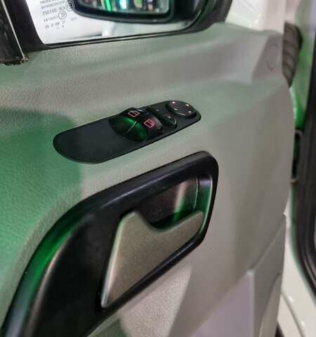 Белый Фольксваген Крафтер, объемом двигателя 1.97 л и пробегом 468 тыс. км за 14200 $, фото 20 на Automoto.ua