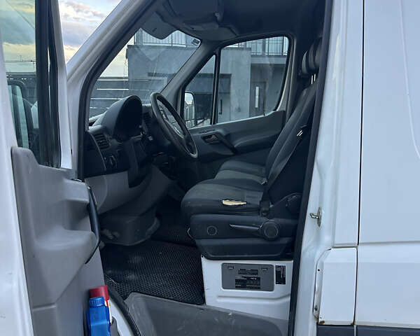 Белый Фольксваген Крафтер, объемом двигателя 1.97 л и пробегом 290 тыс. км за 13500 $, фото 4 на Automoto.ua