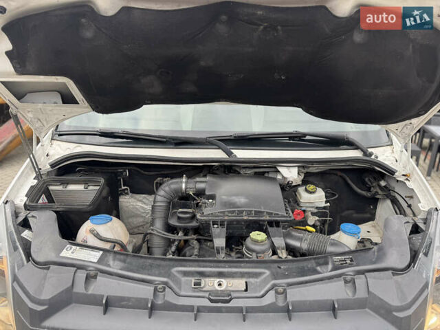 Белый Фольксваген Крафтер, объемом двигателя 1.97 л и пробегом 350 тыс. км за 13650 $, фото 4 на Automoto.ua