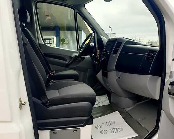 Білий Фольксваген Крафтєр, об'ємом двигуна 2 л та пробігом 320 тис. км за 16999 $, фото 2 на Automoto.ua