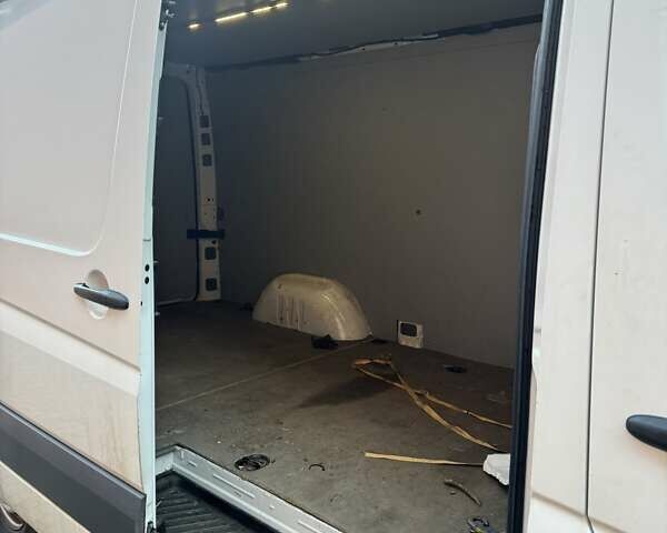 Белый Фольксваген Крафтер, объемом двигателя 2 л и пробегом 248 тыс. км за 14500 $, фото 2 на Automoto.ua