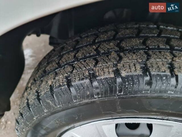 Білий Фольксваген Крафтєр, об'ємом двигуна 2 л та пробігом 264 тис. км за 18950 $, фото 2 на Automoto.ua