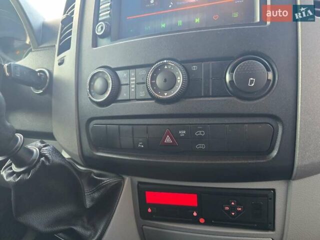 Белый Фольксваген Крафтер, объемом двигателя 1.97 л и пробегом 360 тыс. км за 21000 $, фото 12 на Automoto.ua