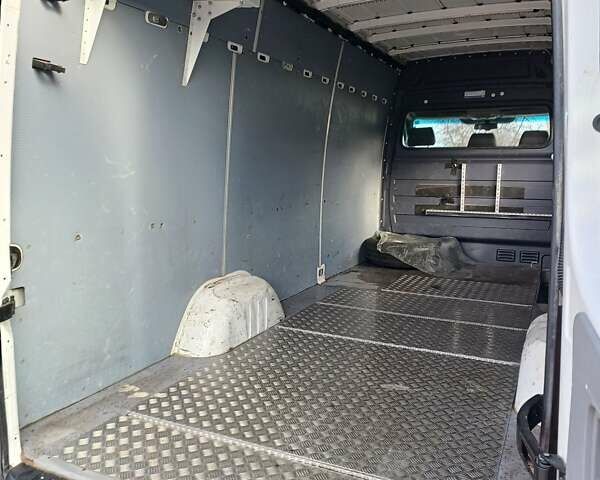 Белый Фольксваген Крафтер, объемом двигателя 1.97 л и пробегом 344 тыс. км за 19000 $, фото 10 на Automoto.ua