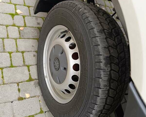 Белый Фольксваген Крафтер, объемом двигателя 2 л и пробегом 349 тыс. км за 18000 $, фото 20 на Automoto.ua