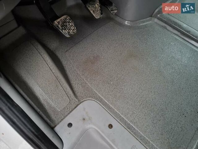 Білий Фольксваген Крафтєр, об'ємом двигуна 2 л та пробігом 264 тис. км за 18950 $, фото 3 на Automoto.ua