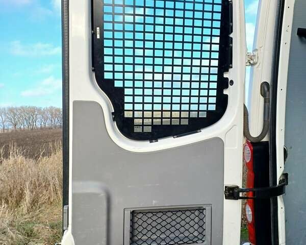 Белый Фольксваген Крафтер, объемом двигателя 1.97 л и пробегом 344 тыс. км за 19000 $, фото 12 на Automoto.ua