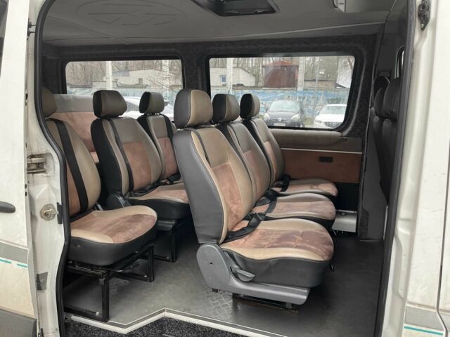 Белый Фольксваген Крафтер, объемом двигателя 2 л и пробегом 275 тыс. км за 14500 $, фото 13 на Automoto.ua