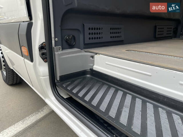 Белый Фольксваген Крафтер, объемом двигателя 2 л и пробегом 119 тыс. км за 22999 $, фото 75 на Automoto.ua