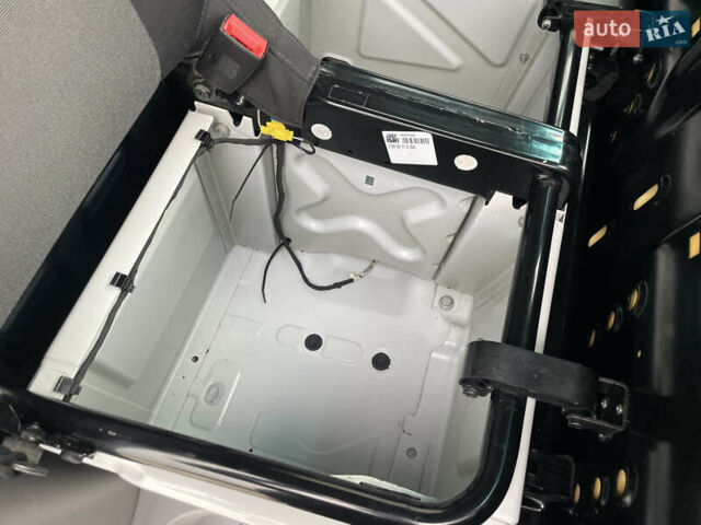 Белый Фольксваген Крафтер, объемом двигателя 2 л и пробегом 119 тыс. км за 22999 $, фото 69 на Automoto.ua