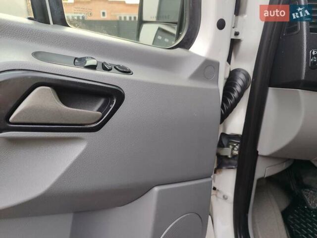 Белый Фольксваген Крафтер, объемом двигателя 2 л и пробегом 260 тыс. км за 21500 $, фото 24 на Automoto.ua