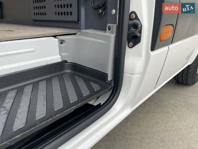Белый Фольксваген Крафтер, объемом двигателя 2 л и пробегом 119 тыс. км за 22999 $, фото 71 на Automoto.ua