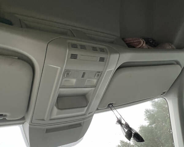 Белый Фольксваген Крафтер, объемом двигателя 1.97 л и пробегом 375 тыс. км за 25000 $, фото 11 на Automoto.ua