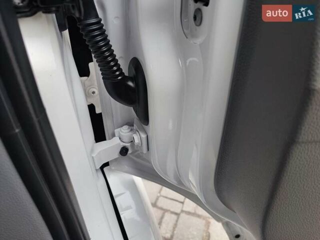 Фольксваген Крафтєр 2018 у Дубно на Automoto.ua Білий Фольксваген Крафтєр, об'ємом двигуна 2 л та пробігом 195 тис. км за 21800 $, фото 60 на Automoto.ua