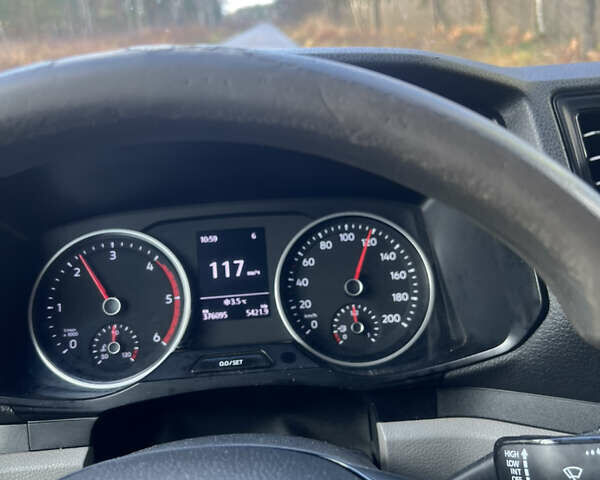 Белый Фольксваген Крафтер, объемом двигателя 1.97 л и пробегом 375 тыс. км за 25000 $, фото 27 на Automoto.ua