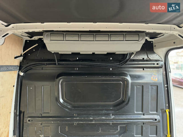 Фольксваген Крафтєр 2018 у Києві на Automoto.ua Білий Фольксваген Крафтєр, об'ємом двигуна 1.97 л та пробігом 285 тис. км за 19000 $, фото 14 на Automoto.ua