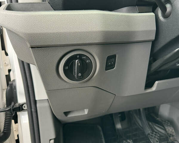 Фольксваген Крафтєр 2018 у Києві на Automoto.ua Білий Фольксваген Крафтєр, об'ємом двигуна 1.97 л та пробігом 285 тис. км за 19000 $, фото 33 на Automoto.ua