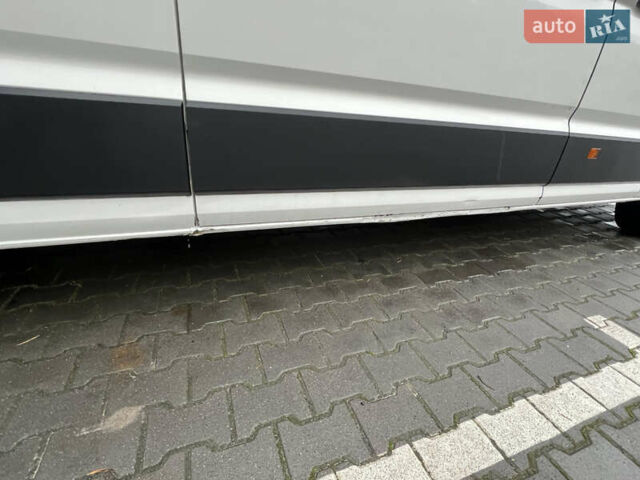 Белый Фольксваген Крафтер, объемом двигателя 1.97 л и пробегом 375 тыс. км за 25000 $, фото 4 на Automoto.ua