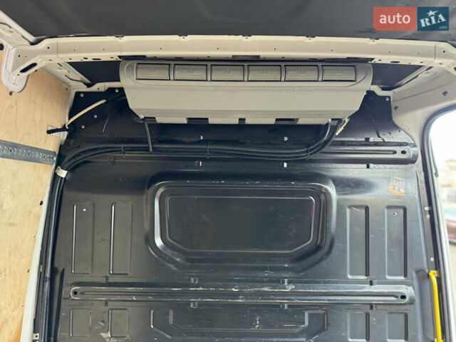 Фольксваген Крафтєр 2018 у Києві на Automoto.ua Білий Фольксваген Крафтєр, об'ємом двигуна 1.97 л та пробігом 285 тис. км за 19000 $, фото 15 на Automoto.ua