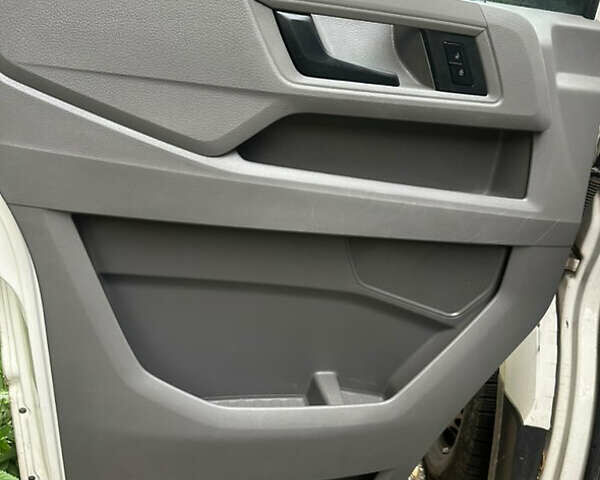 Белый Фольксваген Крафтер, объемом двигателя 2 л и пробегом 247 тыс. км за 20349 $, фото 16 на Automoto.ua