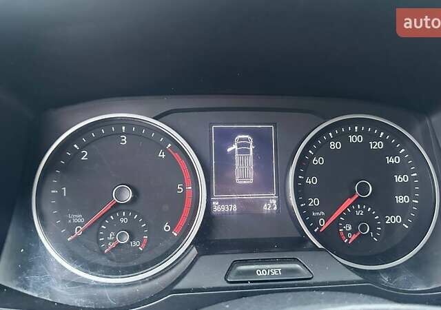 Белый Фольксваген Крафтер, объемом двигателя 2 л и пробегом 369 тыс. км за 21800 $, фото 10 на Automoto.ua