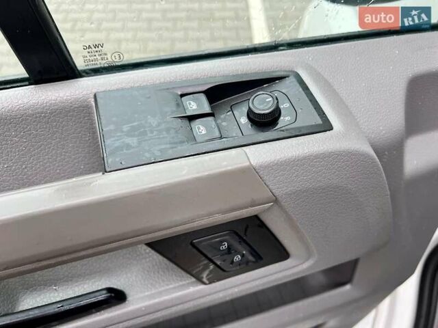 Белый Фольксваген Крафтер, объемом двигателя 2 л и пробегом 226 тыс. км за 22700 $, фото 12 на Automoto.ua