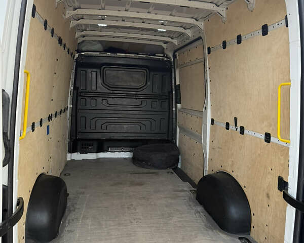 Білий Фольксваген Крафтєр, об'ємом двигуна 1.97 л та пробігом 278 тис. км за 19700 $, фото 18 на Automoto.ua