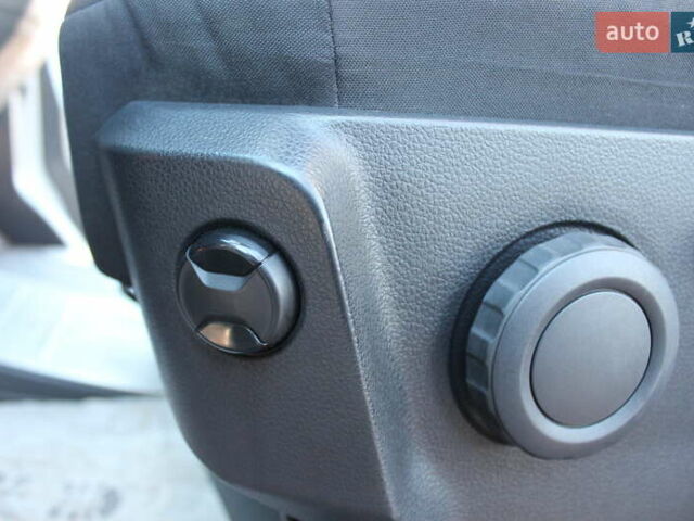 Белый Фольксваген Крафтер, объемом двигателя 1.97 л и пробегом 150 тыс. км за 24000 $, фото 16 на Automoto.ua