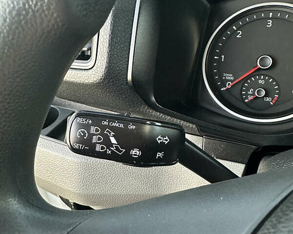 Білий Фольксваген Крафтєр, об'ємом двигуна 1.97 л та пробігом 268 тис. км за 21500 $, фото 29 на Automoto.ua