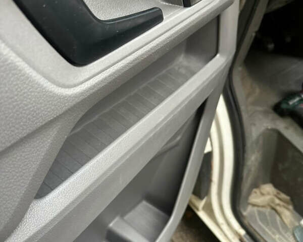 Белый Фольксваген Крафтер, объемом двигателя 2 л и пробегом 247 тыс. км за 20349 $, фото 15 на Automoto.ua