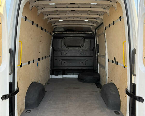 Білий Фольксваген Крафтєр, об'ємом двигуна 1.97 л та пробігом 278 тис. км за 19700 $, фото 20 на Automoto.ua