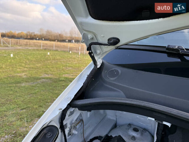 Белый Фольксваген Крафтер, объемом двигателя 0 л и пробегом 219 тыс. км за 24900 $, фото 20 на Automoto.ua