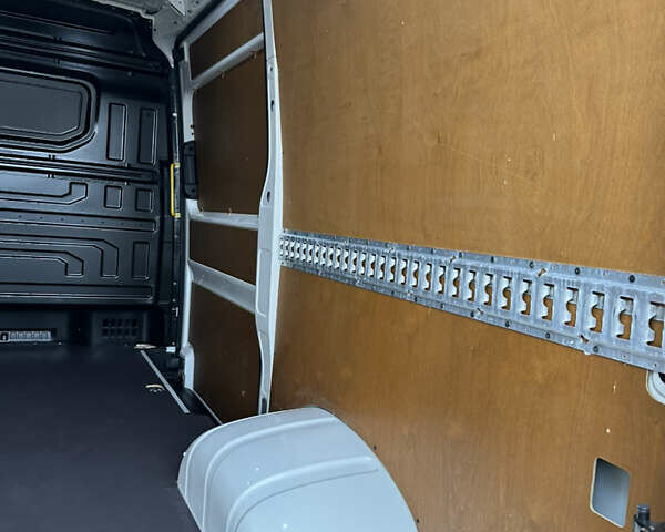 Белый Фольксваген Крафтер, объемом двигателя 2 л и пробегом 240 тыс. км за 26300 $, фото 27 на Automoto.ua