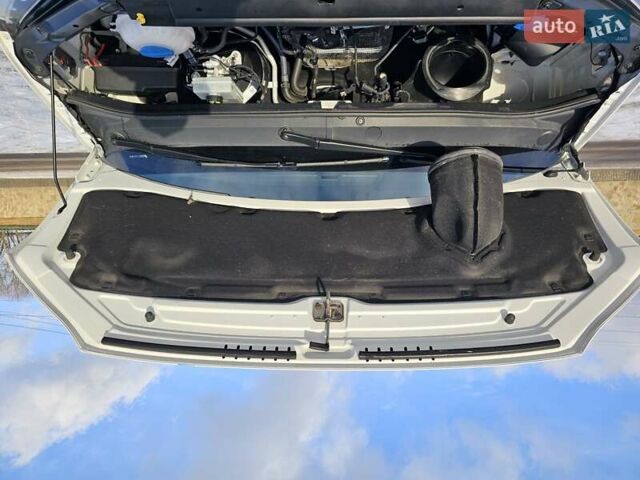 Білий Фольксваген Крафтєр, об'ємом двигуна 1.97 л та пробігом 138 тис. км за 28724 $, фото 15 на Automoto.ua