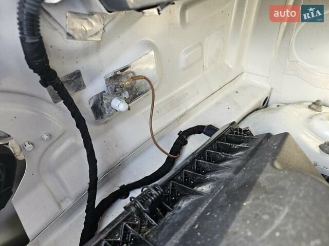 Білий Фольксваген Крафтєр, об'ємом двигуна 1.97 л та пробігом 138 тис. км за 28724 $, фото 17 на Automoto.ua