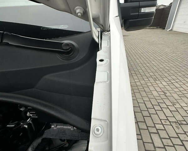 Белый Фольксваген Крафтер, объемом двигателя 2 л и пробегом 240 тыс. км за 26300 $, фото 86 на Automoto.ua