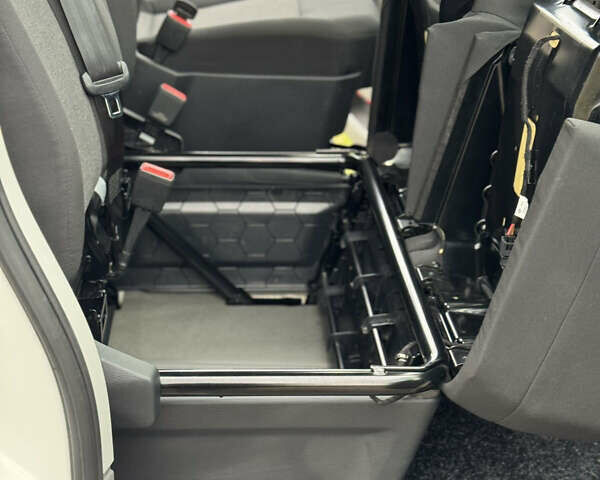 Белый Фольксваген Крафтер, объемом двигателя 2 л и пробегом 198 тыс. км за 24777 $, фото 24 на Automoto.ua