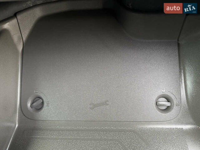 Белый Фольксваген Крафтер, объемом двигателя 2 л и пробегом 239 тыс. км за 27999 $, фото 67 на Automoto.ua