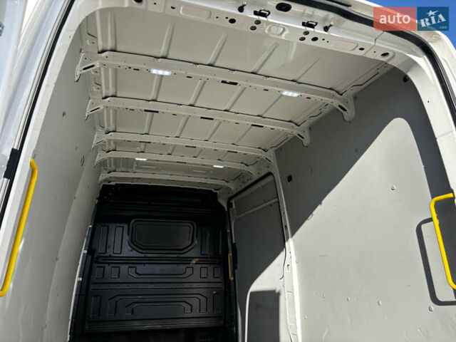 Білий Фольксваген Крафтєр, об'ємом двигуна 0 л та пробігом 50 тис. км за 18000 $, фото 38 на Automoto.ua