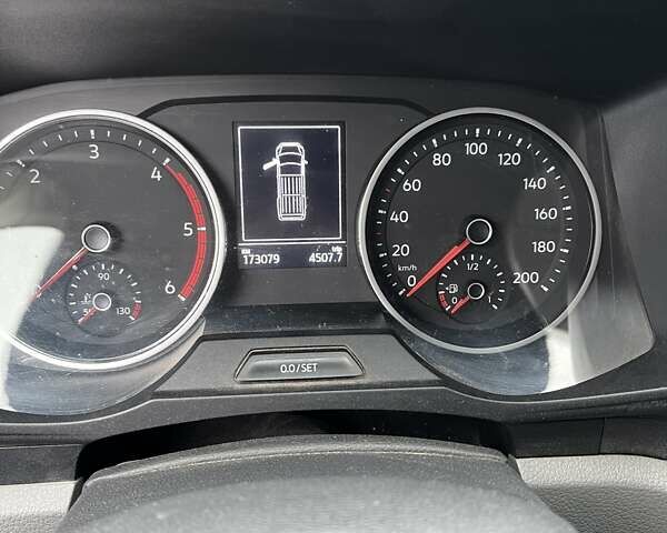 Білий Фольксваген Крафтєр, об'ємом двигуна 1.97 л та пробігом 175 тис. км за 22500 $, фото 13 на Automoto.ua