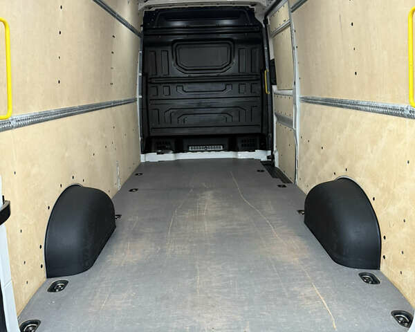 Белый Фольксваген Крафтер, объемом двигателя 2 л и пробегом 282 тыс. км за 26799 $, фото 105 на Automoto.ua