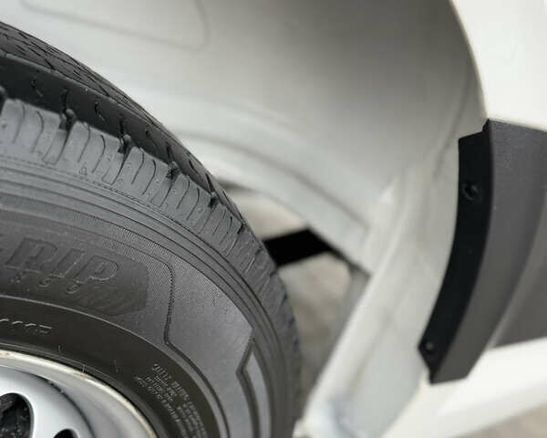 Белый Фольксваген Крафтер, объемом двигателя 2 л и пробегом 239 тыс. км за 27999 $, фото 137 на Automoto.ua